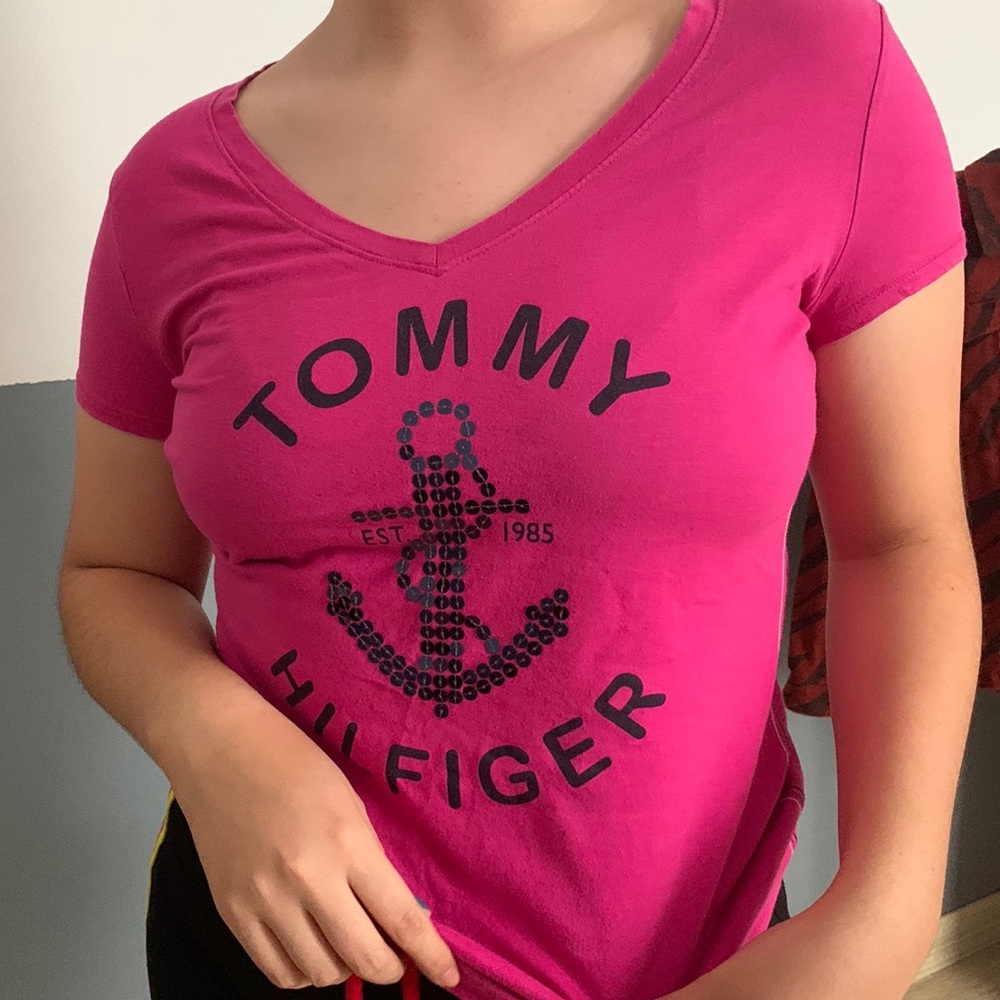 Tommy Hilfiger v neck